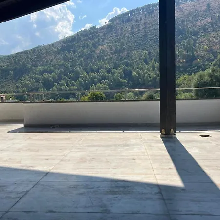 Gasthuis Terrace Antipatrea Berat